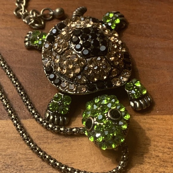Multi‎ Colored Stone Gold Tone Whimsical Moving Turtle Pendant With 15" Chain - Picture 1 of 8